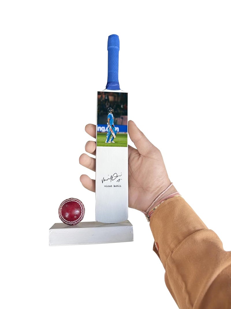 Frixan Wood Decorative Cricket Miniature Set Virat kohli Autograph Printed (Not Original), Autographed Mini Bat with Display Stand and Ball, Sports Memorabilia Showpiece - Image 2