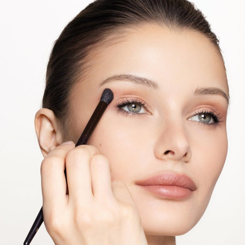 Trish McEvoy Brush 23 Angled Crease Contour - Image 2