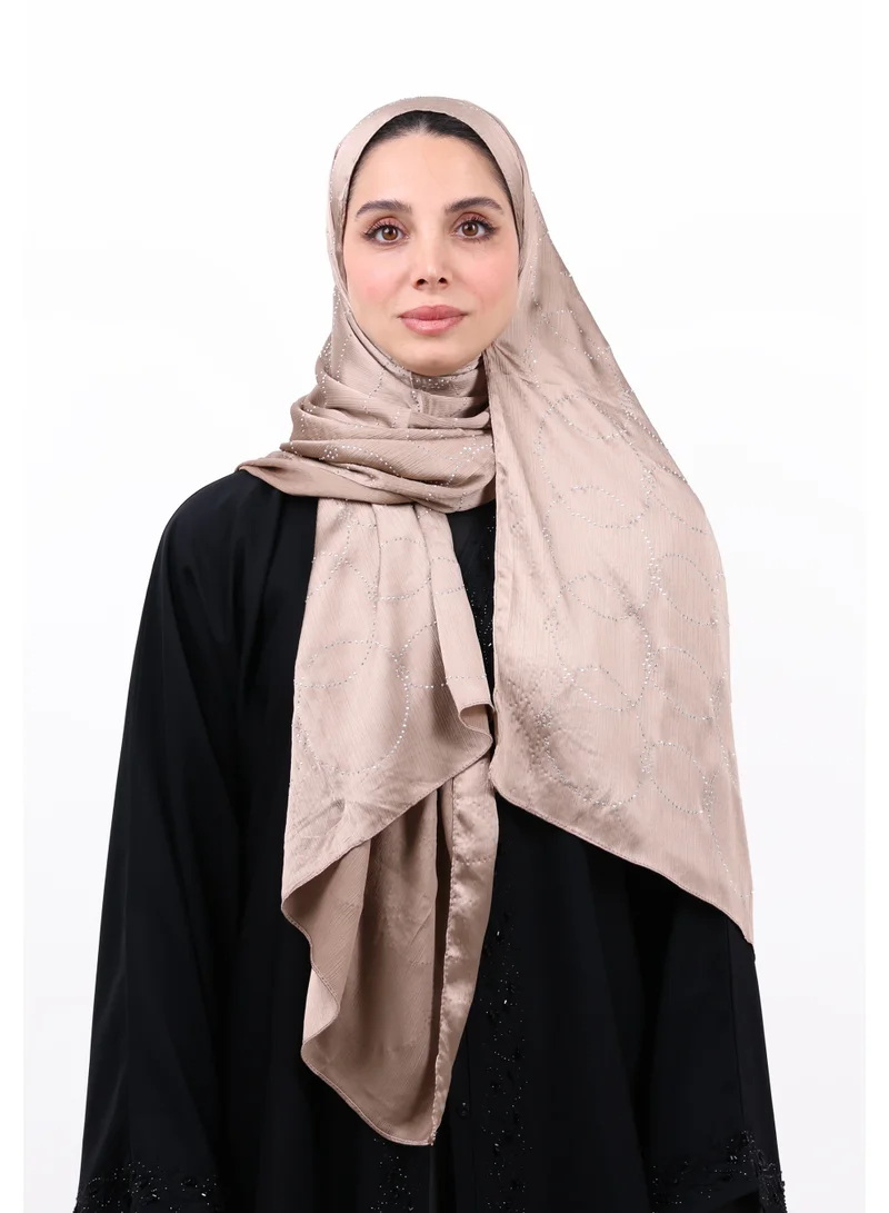جميلة شيلة مونا ساتان فاخرة مزينة بالفصوص الكريستالية البراقة (بني هادئ / موكا ناعم)
