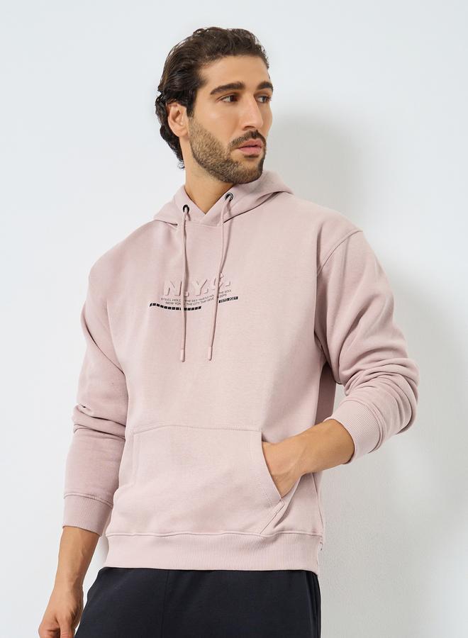 ستايلي هودي بكتابة بارزة وقصة مريحة - Image 1