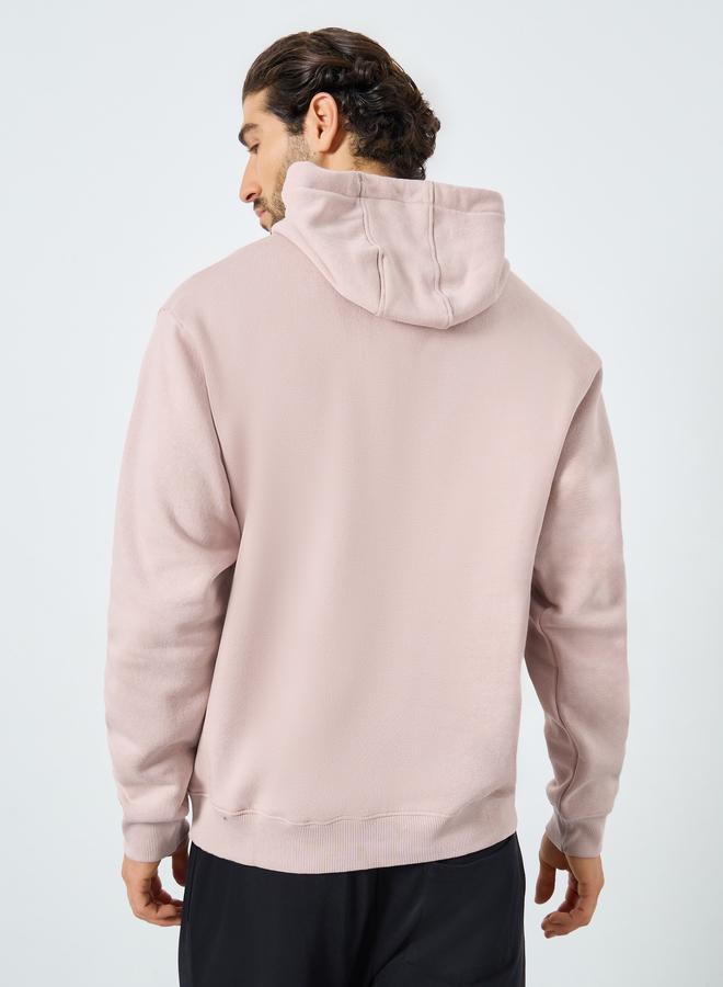 ستايلي هودي بكتابة بارزة وقصة مريحة - Image 4