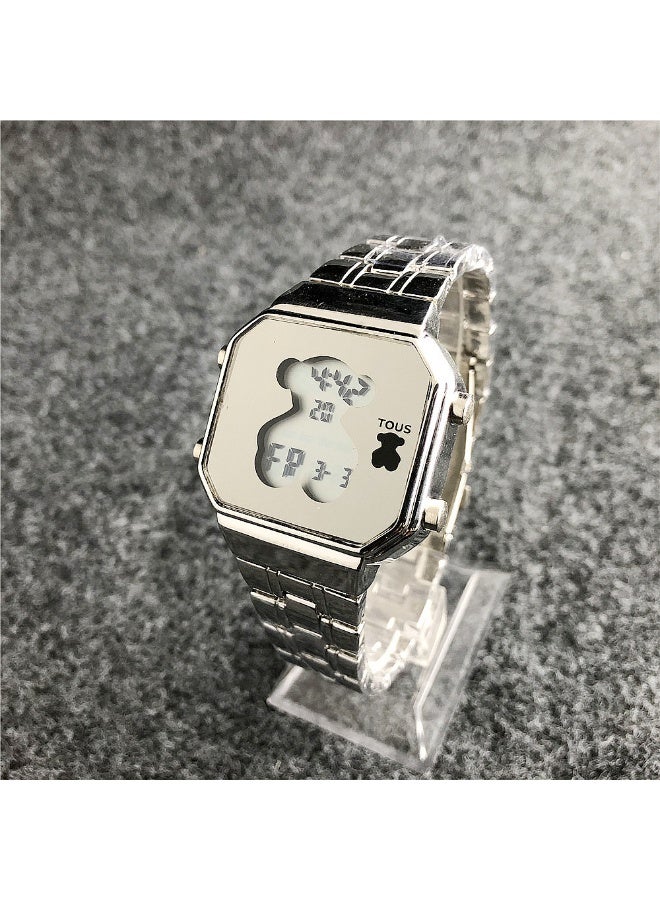ساعة رقمية بتصميم دب من تويس بلون فضي