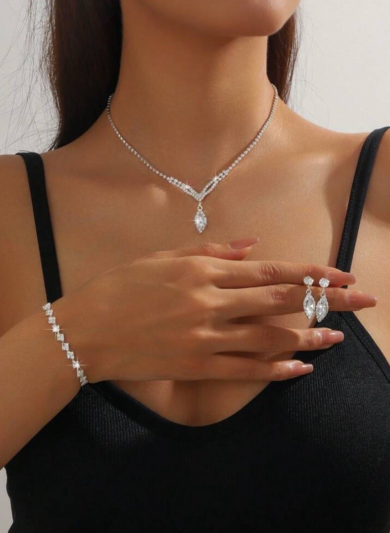 جوليري بالاس طقم اكسسوارات نسائي أنيق مكون من سلسال وحلق اذن واسوارة مرصع بالزركون عالي الجودة - Image 1