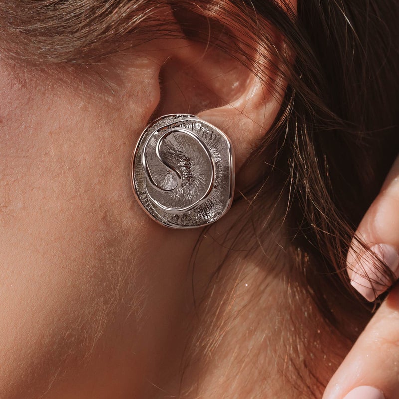 Mytys Two Tone Earrings for Women Crossover Half Hoop Statement Earring Designer Stud Earrings (flower) - Image 2