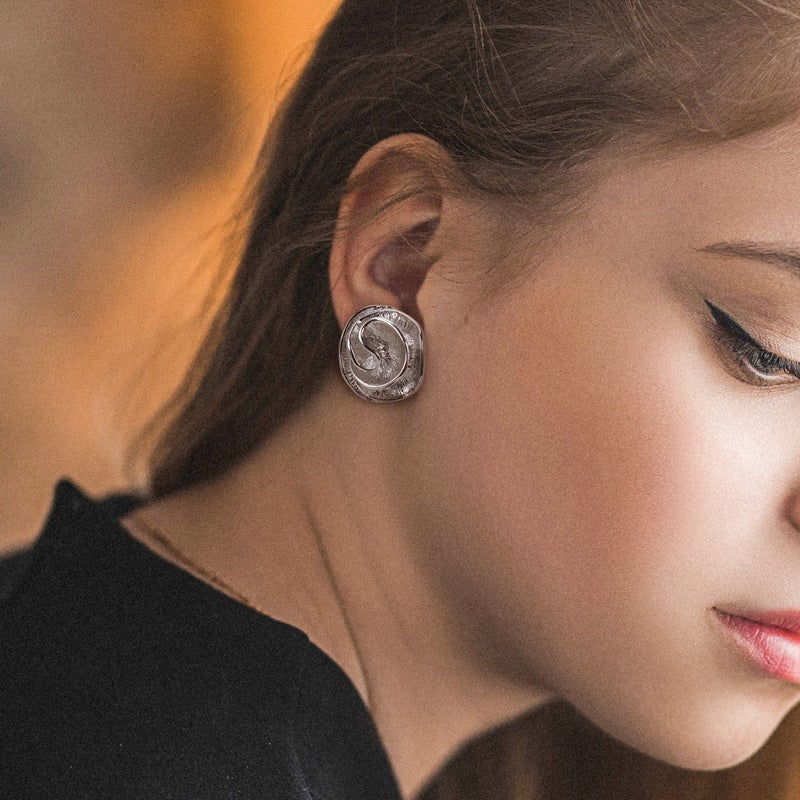Mytys Two Tone Earrings for Women Crossover Half Hoop Statement Earring Designer Stud Earrings (flower) - Image 3