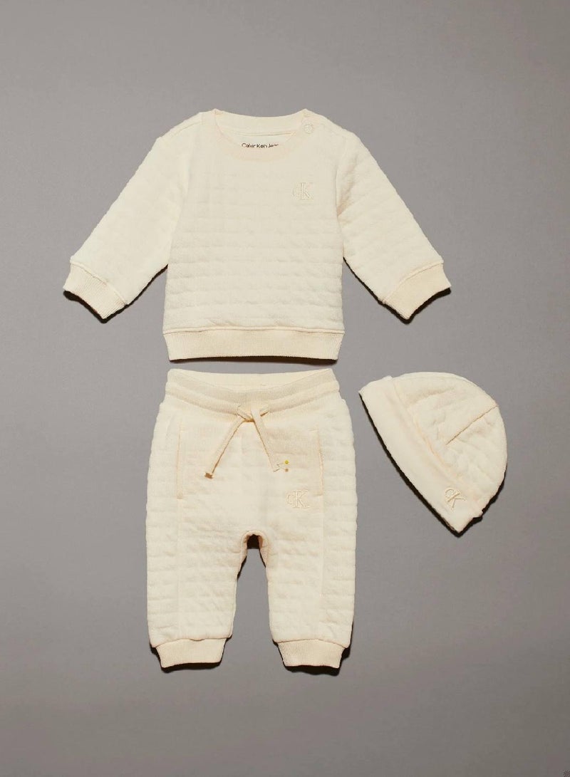 Calvin Klein Jeans Newborn Quilted Giftset - Image 1