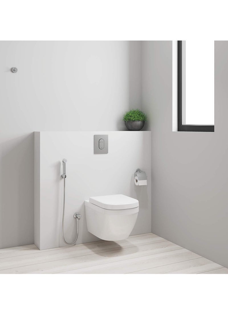 Grohe GROHE Hand Shower Spray, Trigger and Wall Bracket in Chrome Finish Its modern design combines elegance and practicality. It is equipped with an easy-to-use trigger for smooth and precise adjustment of the water flow  - Image 4