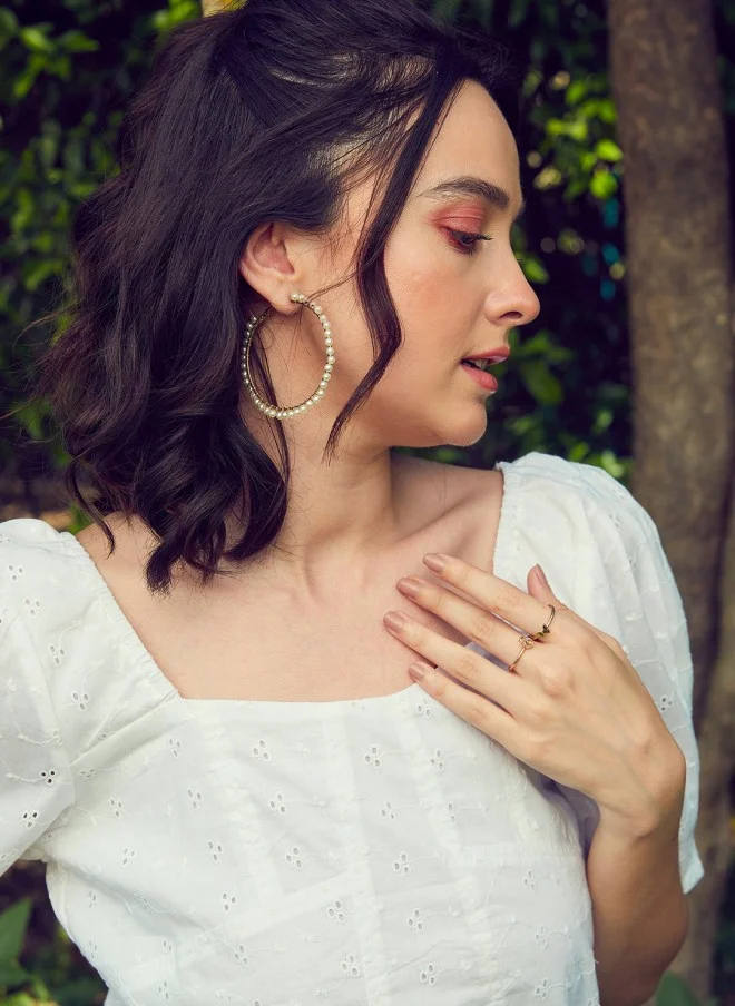 ساسافراس بلوزة شيفلي بيضاء بأكمام منفوشة للنساء