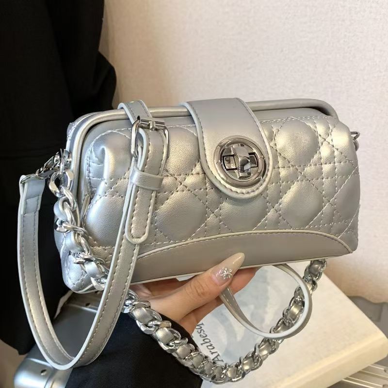 Fashionable Quilted Crossbody Bag for Women - Image 1