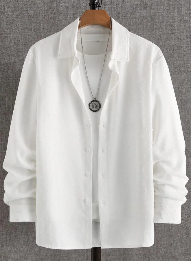 تايك تو قميص رجالي أبيض بنقشة نسيج وأكمام طويلة