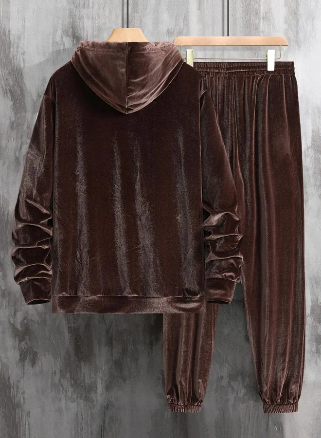 تايك تو طقم منسق من جوغر وهودي بمظهر مخملي