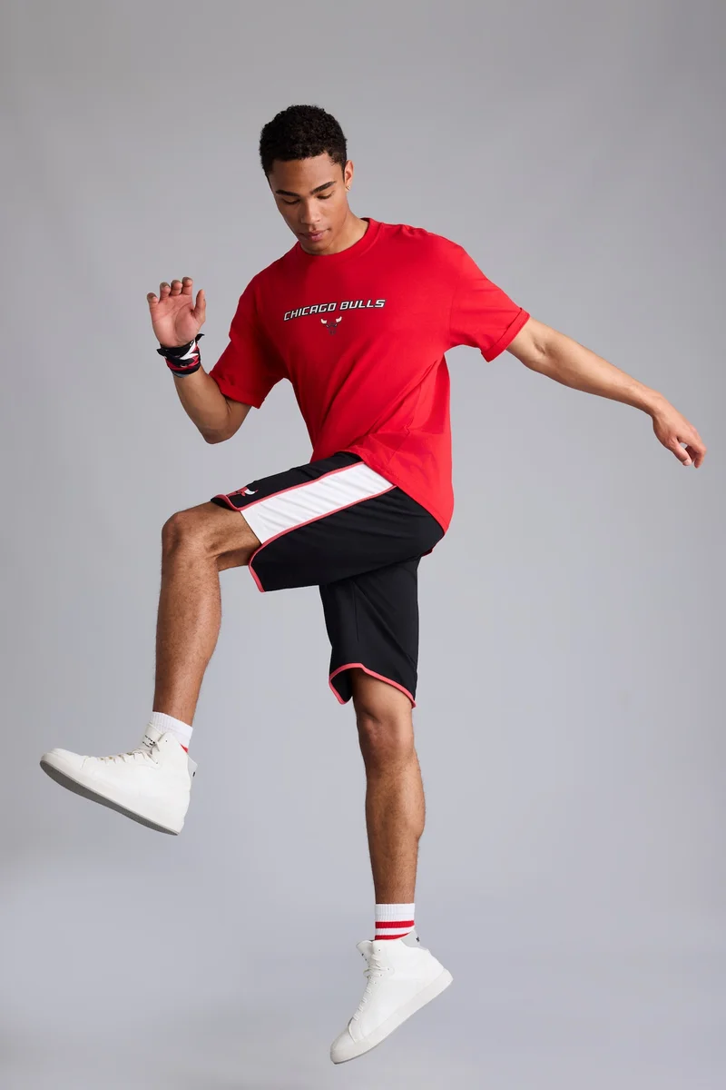 ديفاكتو Standard Fit Short Leg NBA Chicago Bulls Shorts