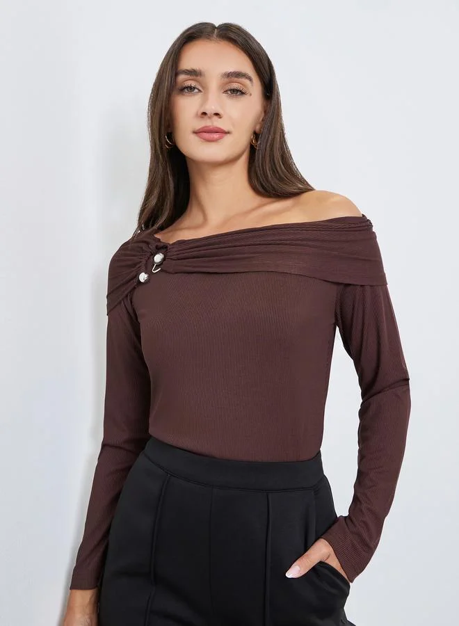Styli Solid Metal Buckle Detail Knit Top