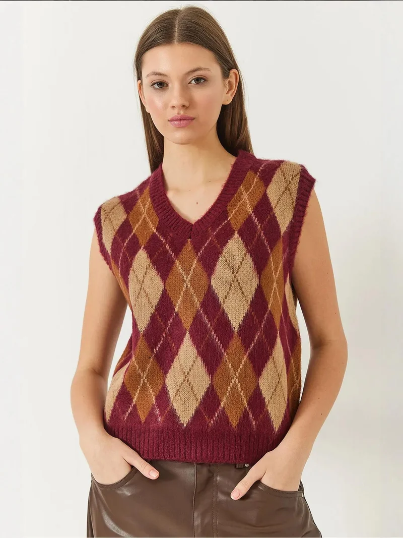 Bianco Lucci LUCCI V-Neck Ribbed Knit Sweater Vest with Baklava Pattern