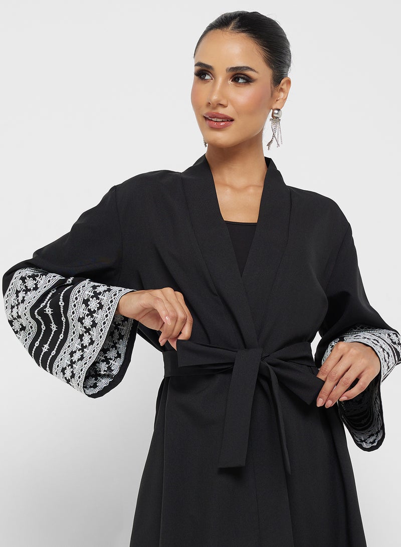 Khizana Abaya With Patterned Sleeve  - Image 3