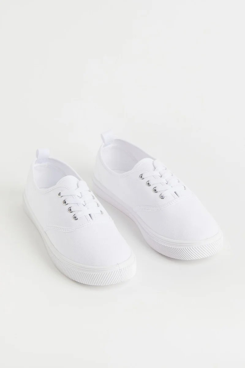 اتش اند ام حذاء رياضي بتصميم منخفض