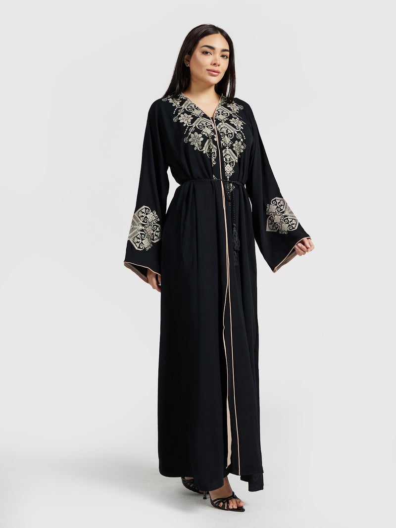 Reem Abayas عباءة سوداء مزينة بتطريز خيوط ذهبية - فستان كلاسيكي فاخر محتشم - Image 2