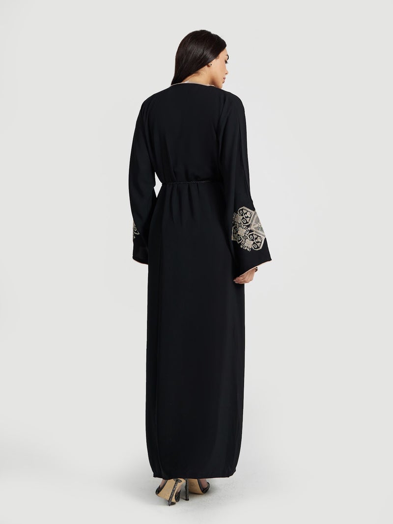 Reem Abayas عباءة سوداء مزينة بتطريز خيوط ذهبية - فستان كلاسيكي فاخر محتشم - Image 4