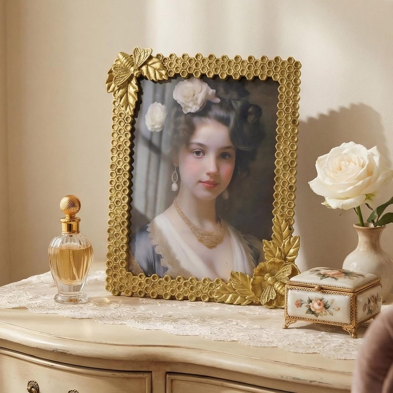 Cuspin إطار صور ذهبي مقاس 8×10 من ، إطار صور مزخرف من الراتنج بنقوش، مع واجهة زجاجية، تصميم عتيق لتزيين المنزل أو كهدية. - Image 4
