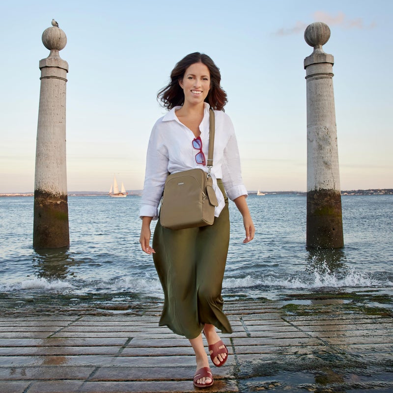 Travelon Anti-Theft Classic Travel Bag - Image 2