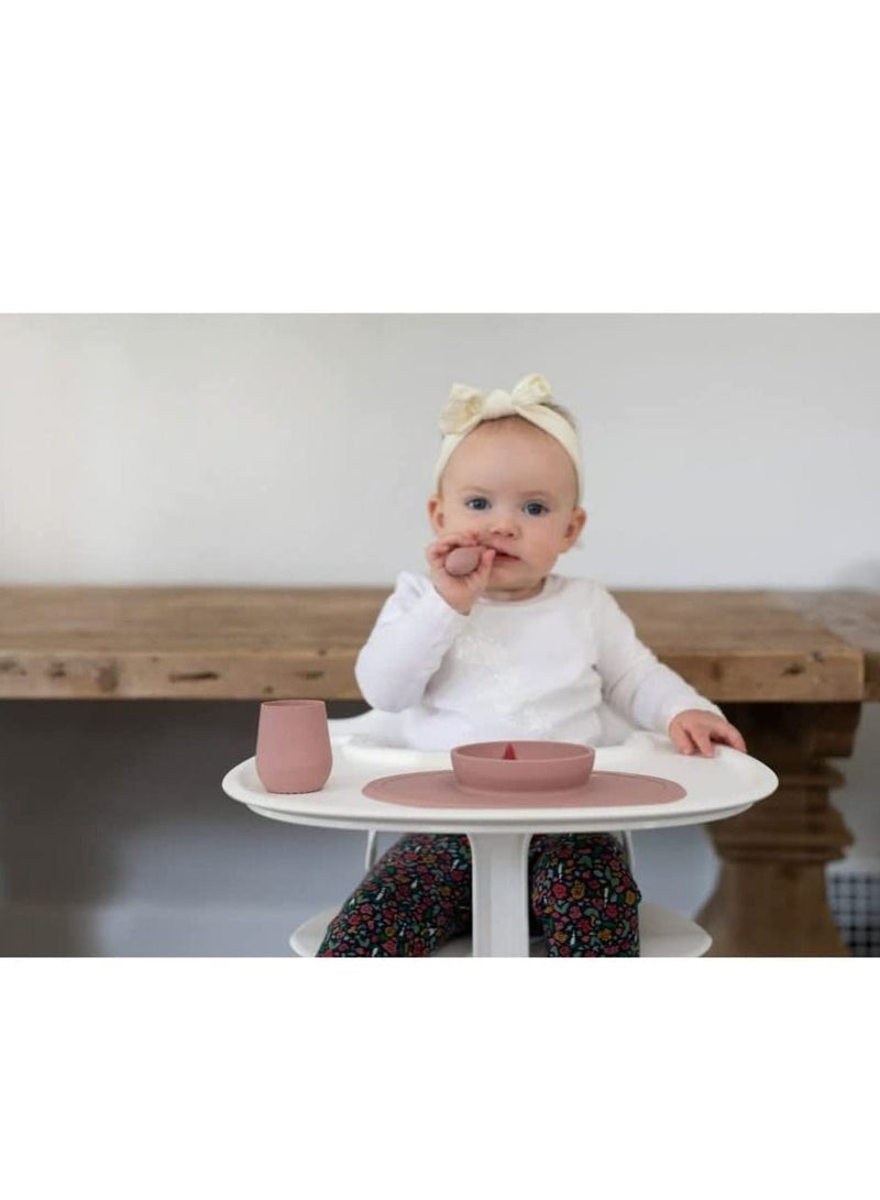 ازبيز مجموعة Ezpz Tiny Collection (لون وردي فاتح) - كوب وملعقة ووعاء من السيليكون 100% مع مفرش مدمج للأطعمة الأولى، وفطام الطفل الذاتي، والهريس - مصممة من قبل أخصائي تغذية أطفال - 6 أشهر - Image 2