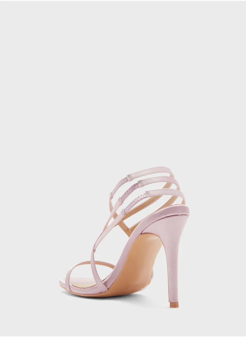 خزانة Criss Cross Strappy Sandals