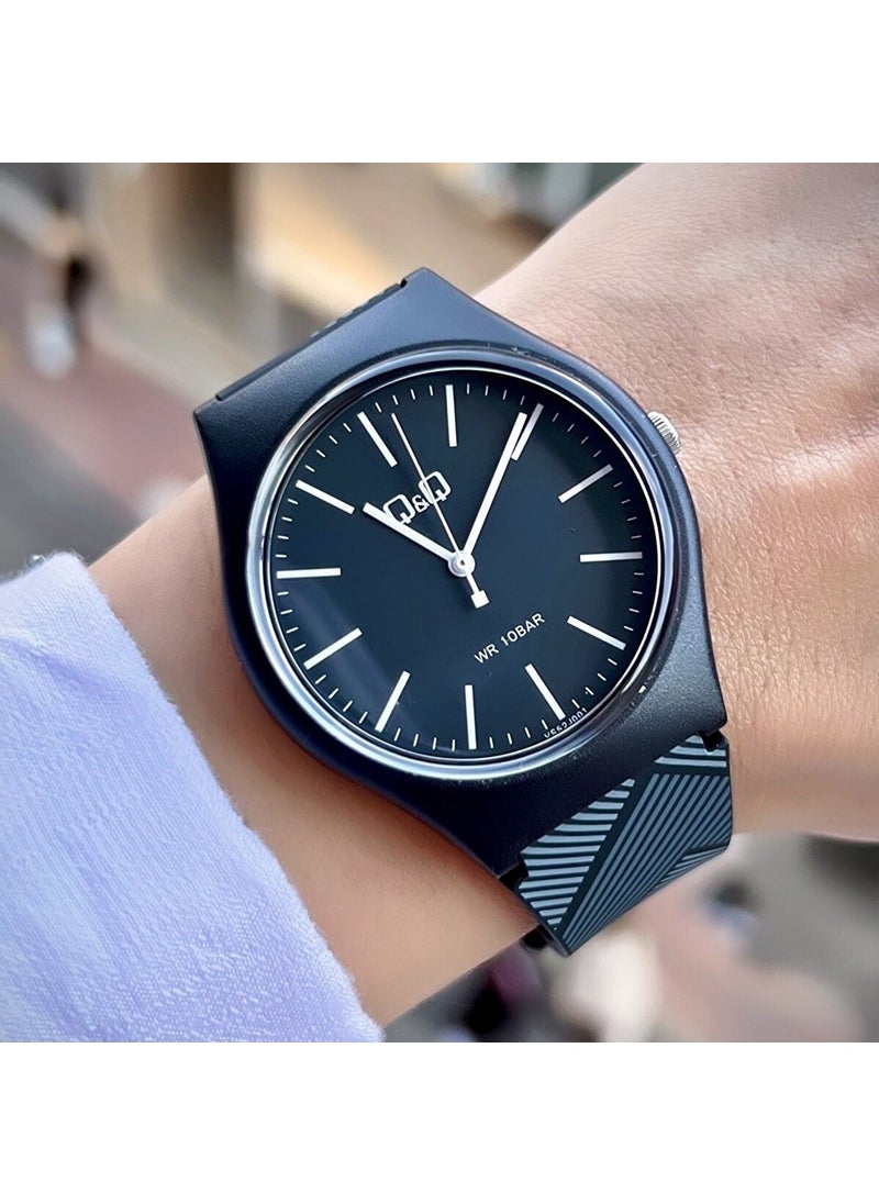 Q&Q QCG5291 Black Striped Patterned Unisex Wristwatch with Waterproof Silicone Band  - Image 2