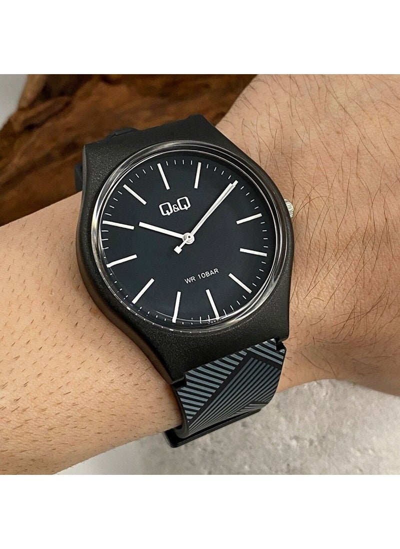 Q&Q QCG5291 Black Striped Patterned Unisex Wristwatch with Waterproof Silicone Band  - Image 4