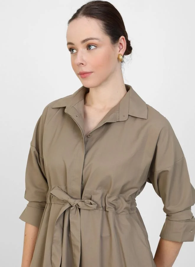 رفقة من مودانيسا فستان ماكسي بني من رفقة بحزام رباط