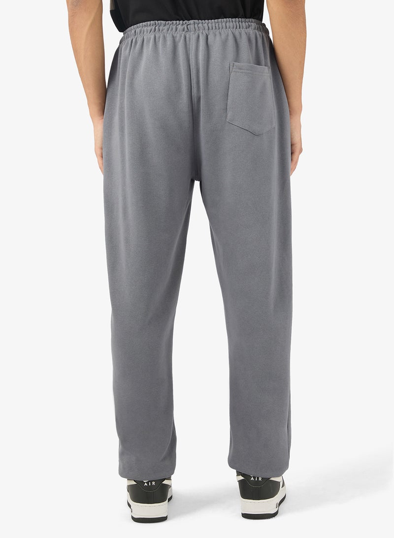 سفنتي فايف بيسيكس بنطلون رياضي بطبعة جرافيك وحزام مطاطي - Image 3