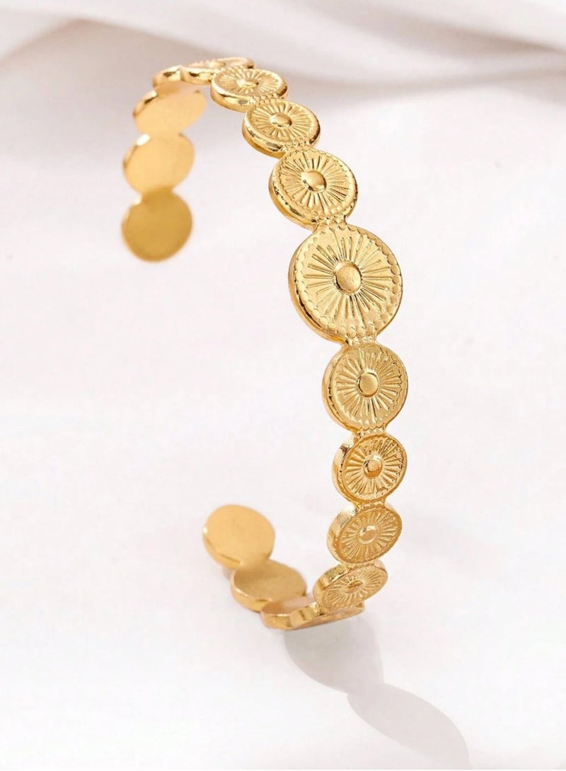 Fashionable light luxury non-fading bangle with retro geometric design, suitable for daily and festival wear. - Image 3