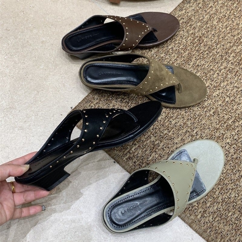 Women's Vintage Rivet Flip Flops Sandals - Image 4
