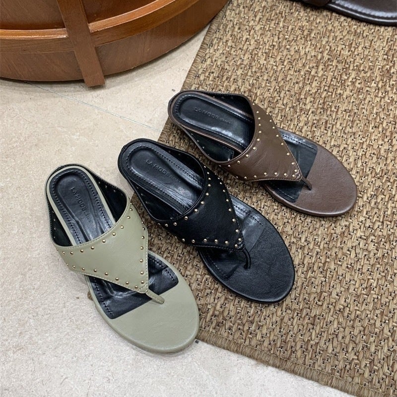 Women's Vintage Rivet Flip Flops Sandals - Image 3
