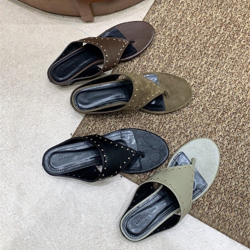Women's Vintage Rivet Flip Flops Sandals - Image 2