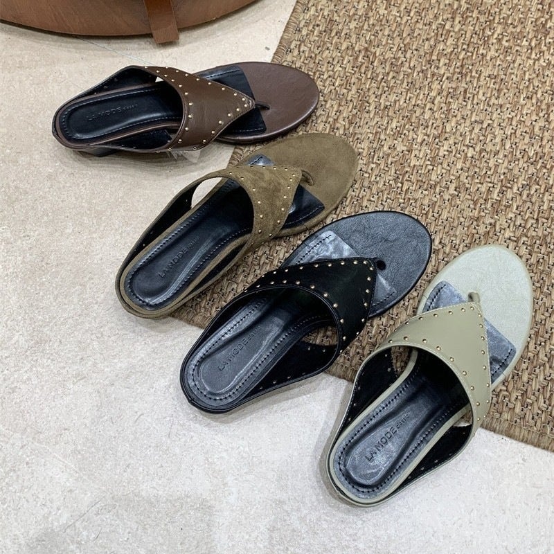 Women's Vintage Rivet Flip Flops Sandals - Image 1