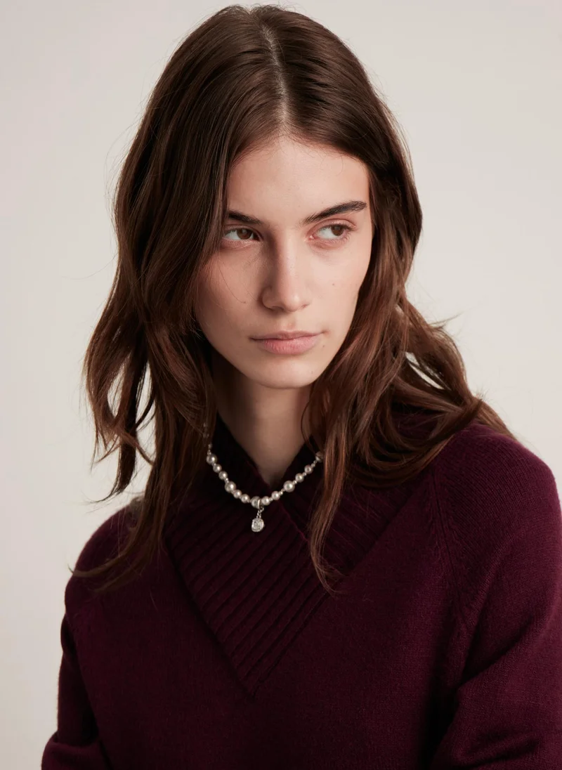 ليتشي قلادة مصنوعة من خرز بأحجام مختلفة مع قلادة من أحجار الراين