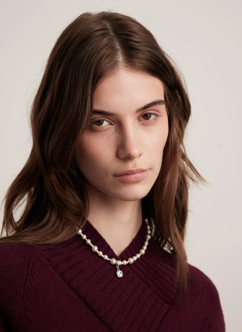 ليتشي قلادة مصنوعة من خرز بأحجام مختلفة مع قلادة من أحجار الراين