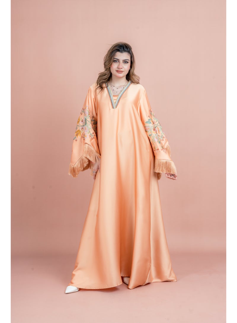 اكسا جلابية مطرزة بأكمام لامعة - Image 1