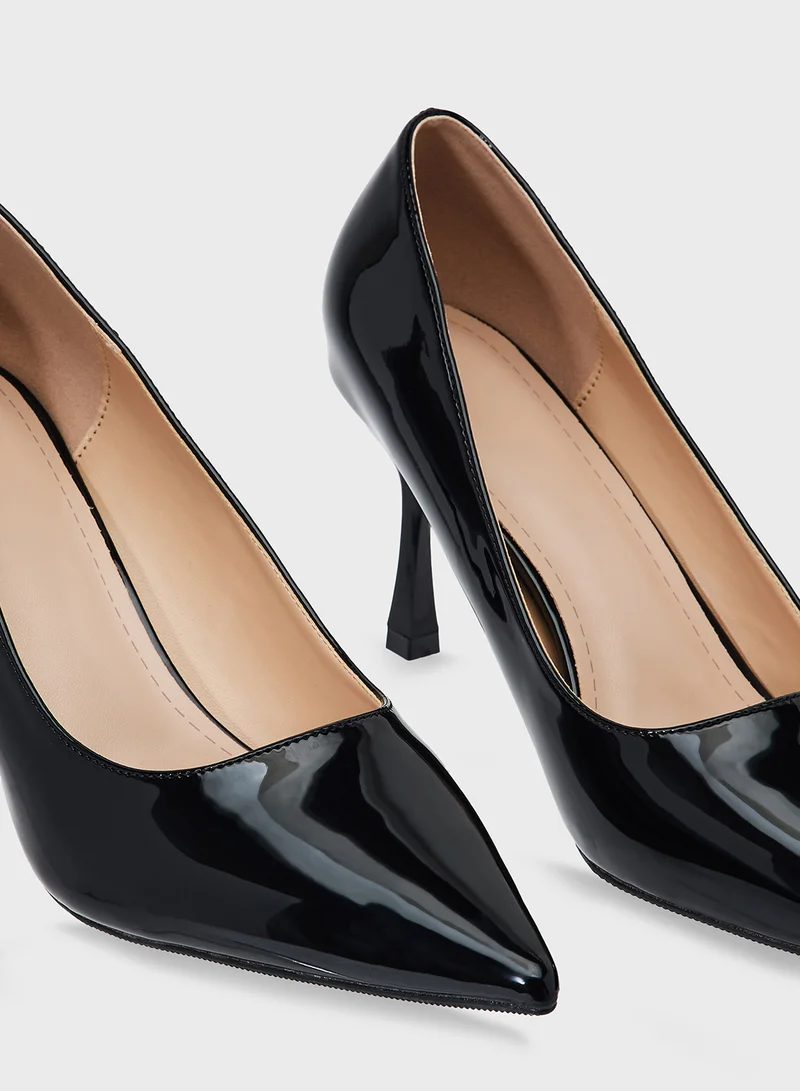 ايلا حذاء بكعب عالٍ