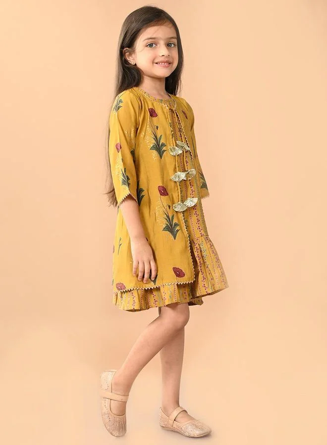 ليل بيكس طقم كورتا أصفر بقصة مستقيمة من القطن بتصميم ذاتي ورقبة دائرية - مثالي للمناسبات!