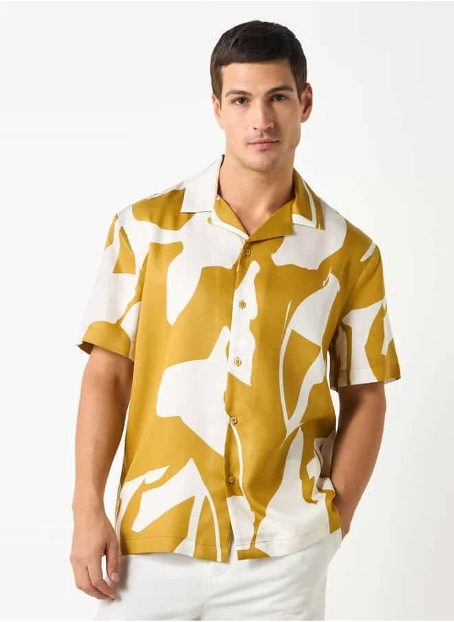 Iconic Iconic Regular Fit Printed Shirt with Camp Collar and Short Sleeves