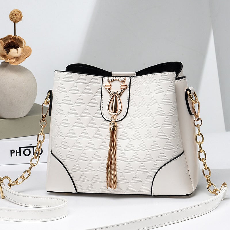 2023 Popular Embossed Pendant Women'S Crossbody Bag New Fashionable High-End Texture Cartoon Cyber Celebratory Bucket Bag - Image 2