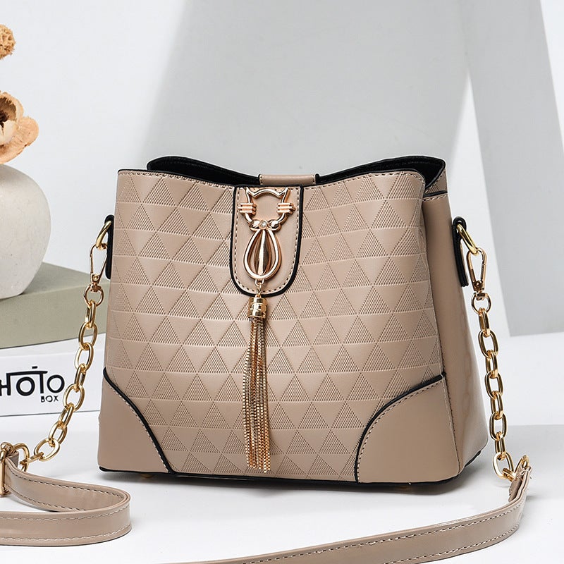 2023 Popular Embossed Pendant Women'S Crossbody Bag New Fashionable High-End Texture Cartoon Cyber Celebratory Bucket Bag - Image 4