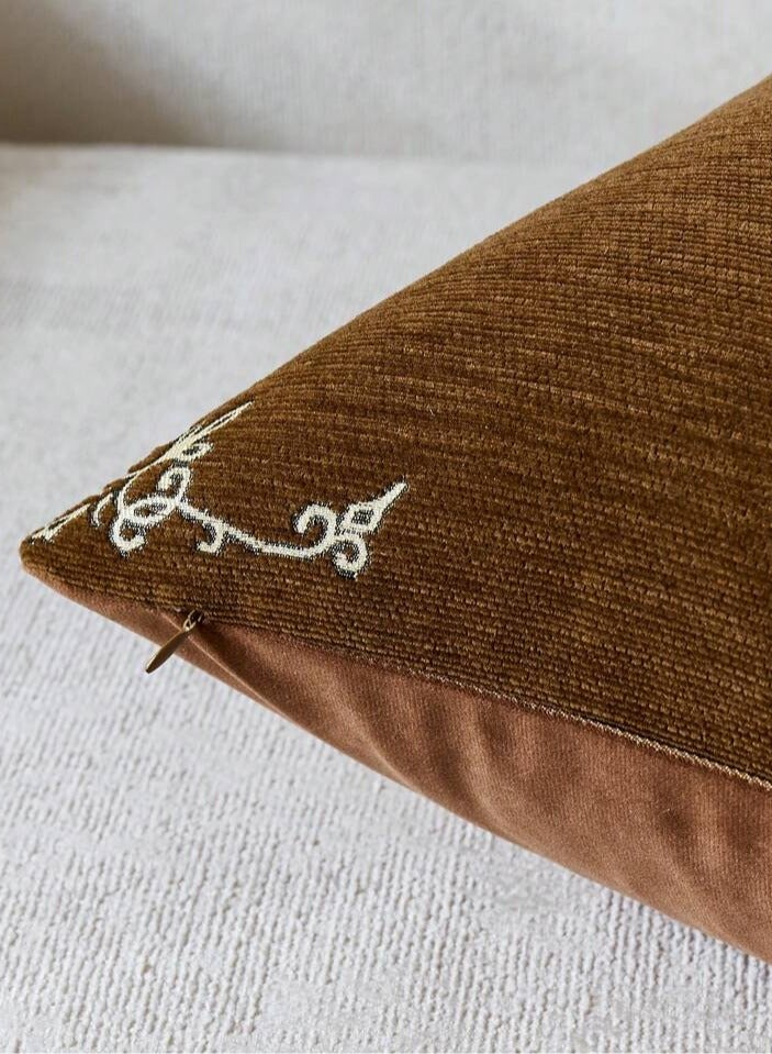 الحرائر  غطاء مخدة رمضاني من نسيج الشانيل محاك بإتقان ومنمق برسومات الهلال والفوانيس بخامة جاكار فاخرة – مقاس 45×45 سم - Image 3