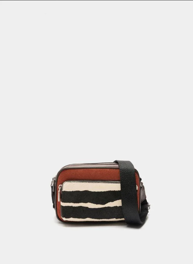 بارفوا حقيبة كروس بودي بتفاصيل جلدية