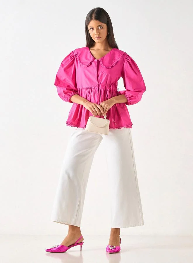 ايكونيك بلوزة سادة بكشكش على الخصر وياقة بيتر بان وتفاصيل رباط من أيكونيك