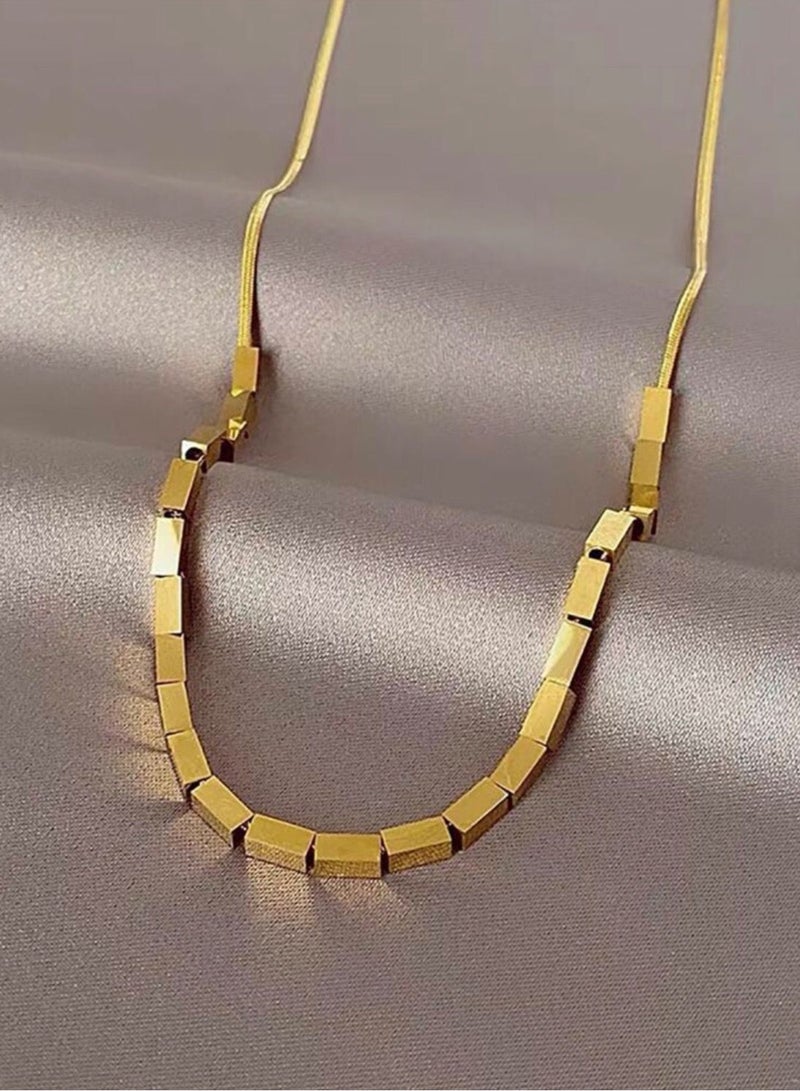 نيو ستايل سلسال نسائي أنيق  من الاستانلس ستيل مطلي باللون الذهبي عيار 18 - Image 2