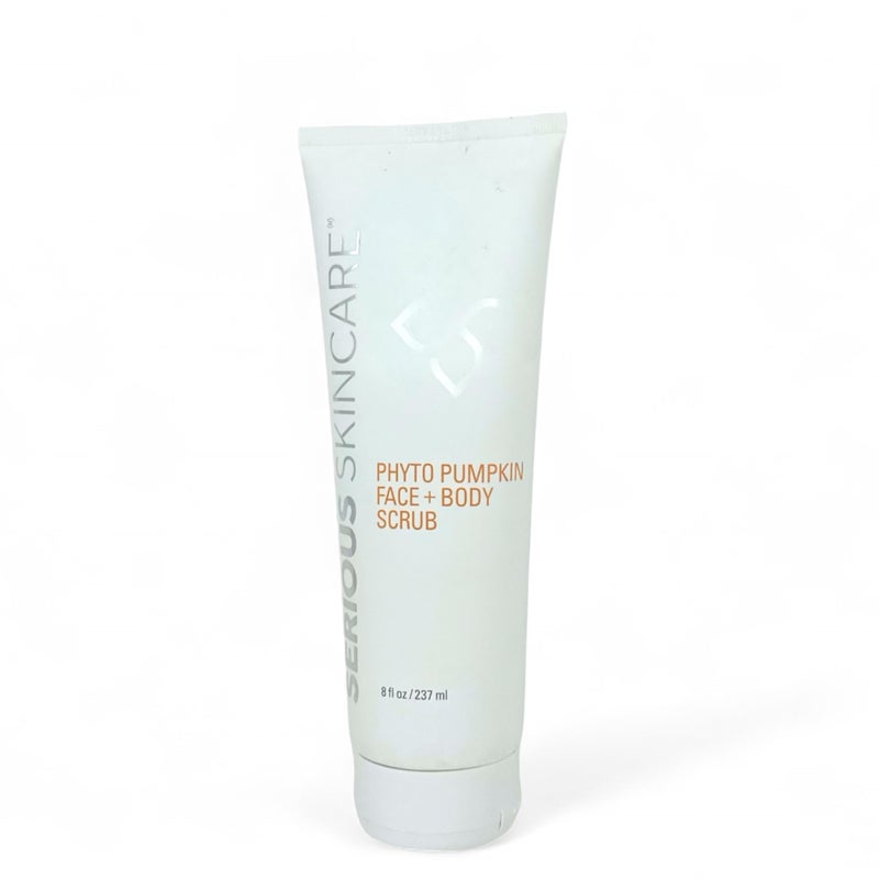 Serious Skincare سكراب الوجه والجسم من سيريوس سكينكير بيو بامكين، يقشر بلطف ويرطب، زيت لوز مرطب، زيت جوز الهند لبشرة ناعمة ومتألقة، يزيل نتوءات البشرة الجافة والخشنة 8 أونصة سائلة. - Image 1