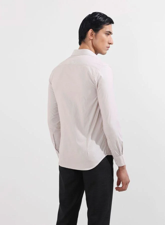 شركة المرآب الهندية Men Slim Fit Striped Cutaway Collar Full Sleeves Shirt