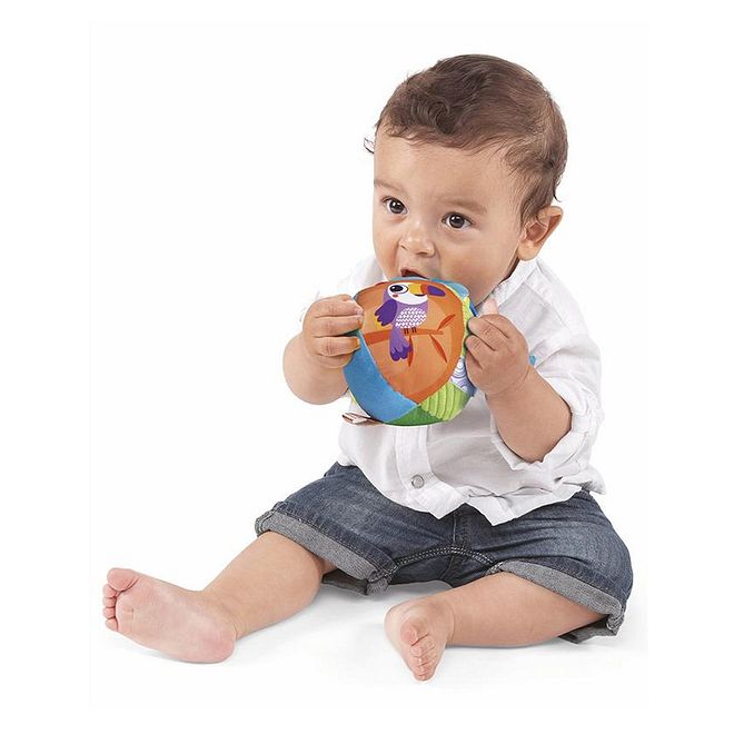 Chicco Soft Ball for Stroller, Light & Rattle Features, 0-18m, 9.5cm Diameter, Machine Washable, Tactile Skill Development - Image 3